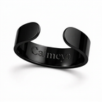 Bague d'acupression Calmeya finition noire — packshot sur fond crème