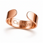 Bague d'acupression Calmeya finition or rosé — packshot sur fond crème