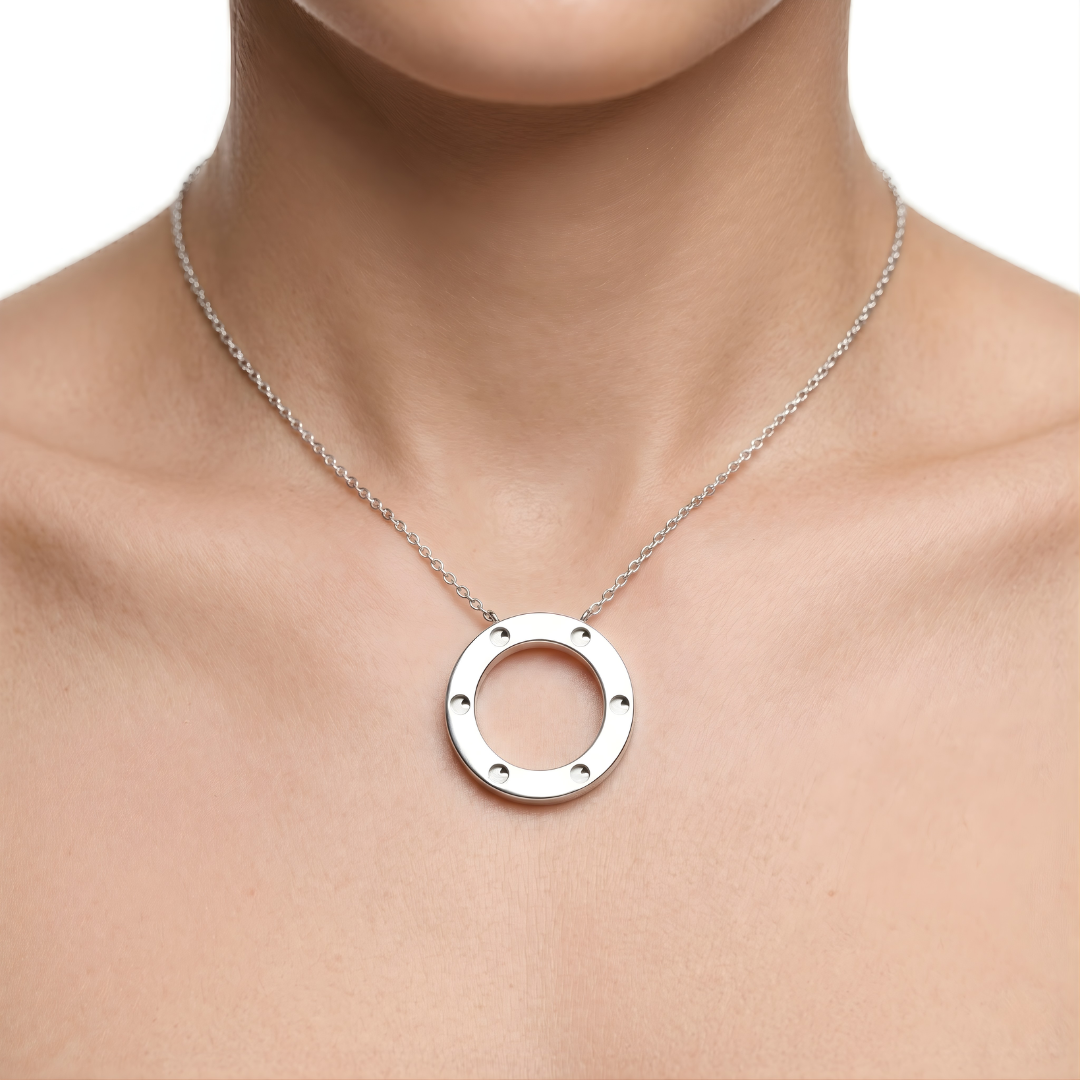 Collier Calmeya argenté, porté